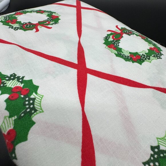 Vintage Christmas Linen Tablecloth and 8 Napkins Wreaths Holly 80 x 60 in *read* - Picture 2 of 9
